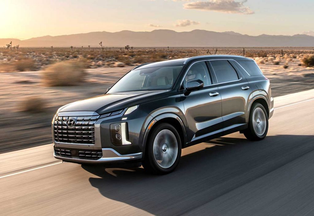 2023 Hyundai Palisade driving, front