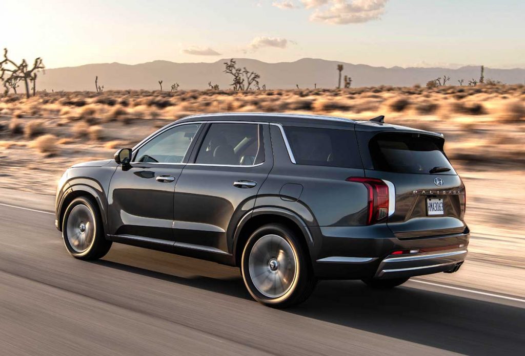 2023 Hyundai Palisade driving, rear