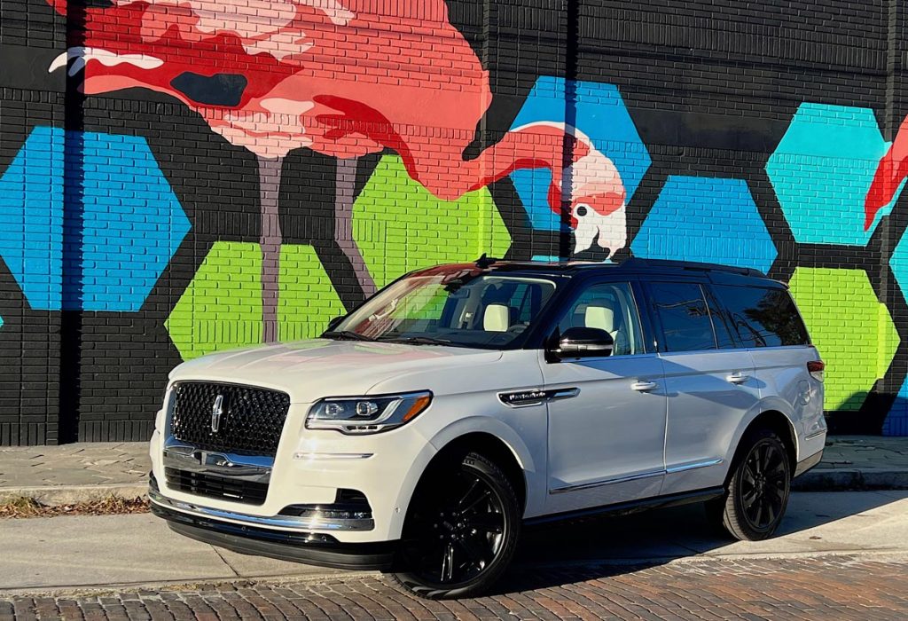 Lincoln Navigator Black Label, parked, off-center front