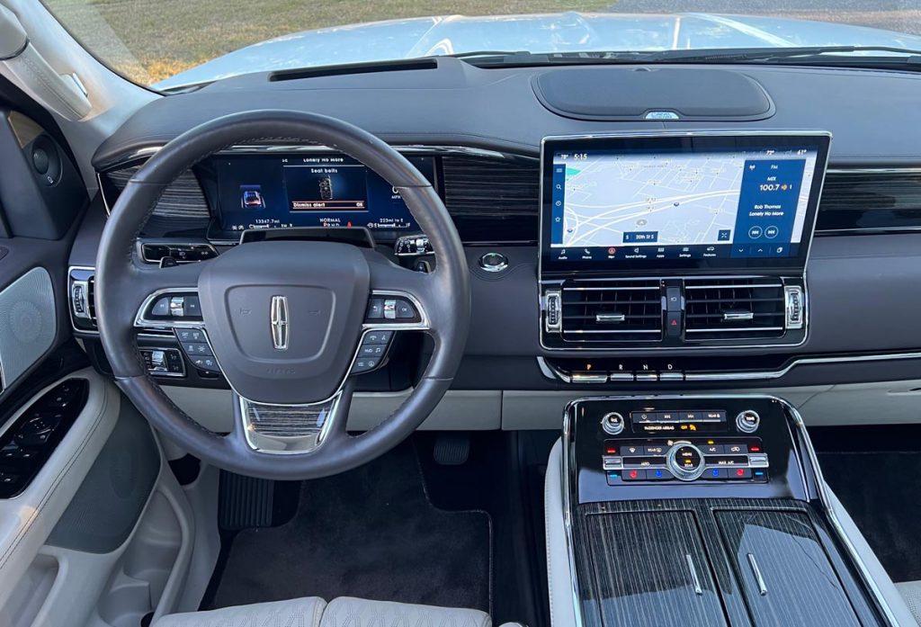 Lincoln Navigator Black Label steering wheel and dashboard
