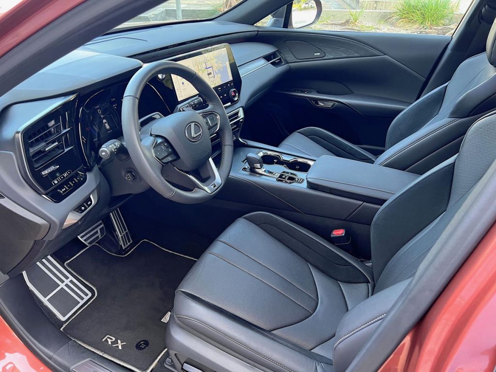 Lexus RX500h F Sport Performance AWD, front seats