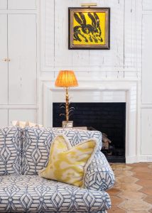 Shiverick retained the original terrcotta floor tiles in the living room. Photo by Jerry Rabinowitz