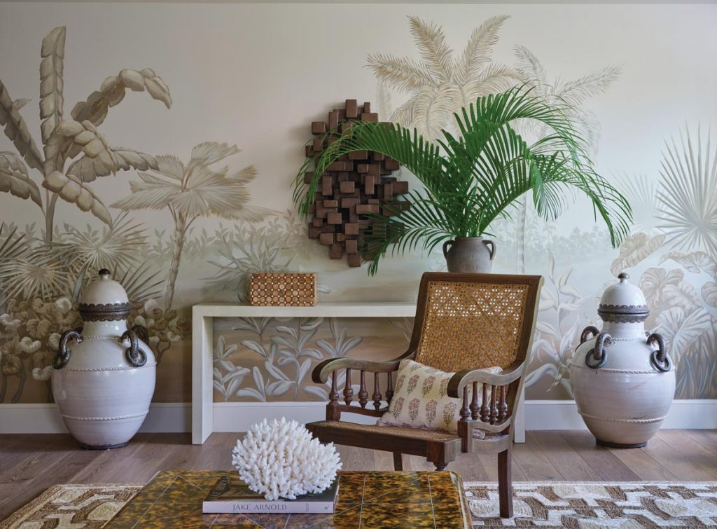 Arabic vessels, Dan Schneiger sculpture, and Emmie Ruth Wise mural in the living room. Photo by Carmel Brantley