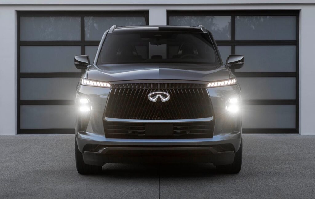 The cascading grille and LED daytime running lights. Photo by Infiniti